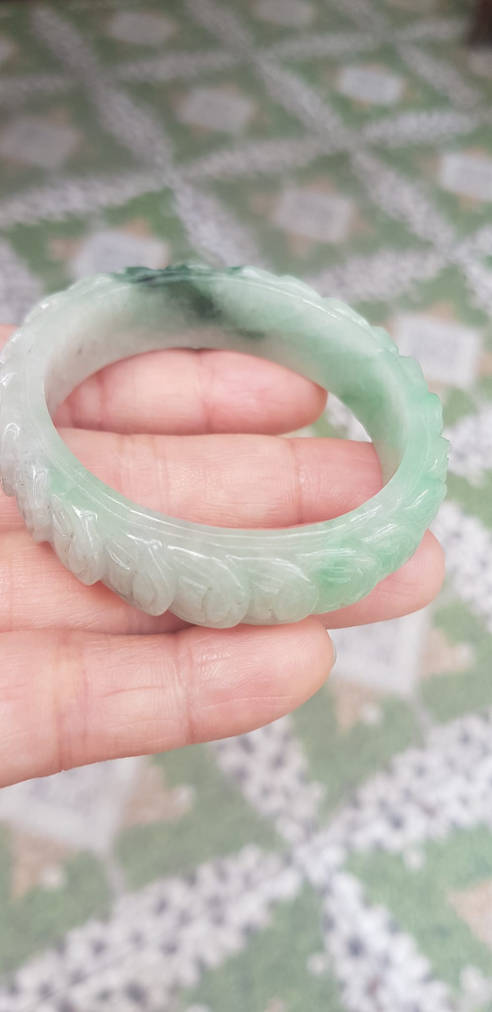 Vòng tay đá ngọc Cẩm Thạch dãy Đồng Tiền Tự nhiên Size 48mm x cao 13mm x dầy 7mm Màu trắng bóng ngọc ngà điểm xanh nhẹ đẹp may mắn tài lộc Nữ mệnh kim mệnh thủy tay nhỏ 35kg - 48kg đeo ạ