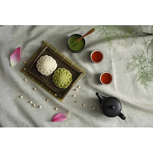 Bánh Trung Thu Givral - Bánh Dẻo Hạt Sen 0 Trứng (200gr)