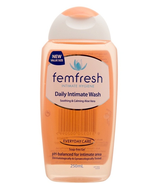 Dung dịch vệ sinh phụ nữ hằng ngày Femfresh Daily Intimate Wash - Anh (250ml/chai)