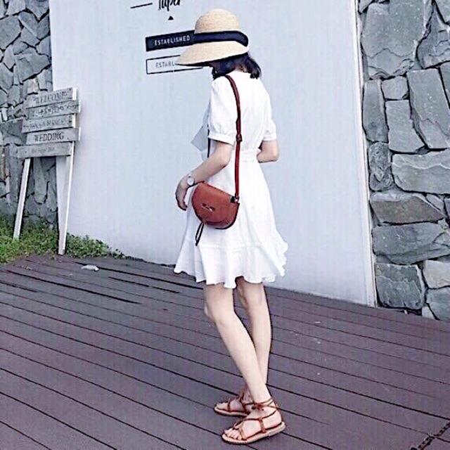 Đầm váy trắng đuôi cá cột eo