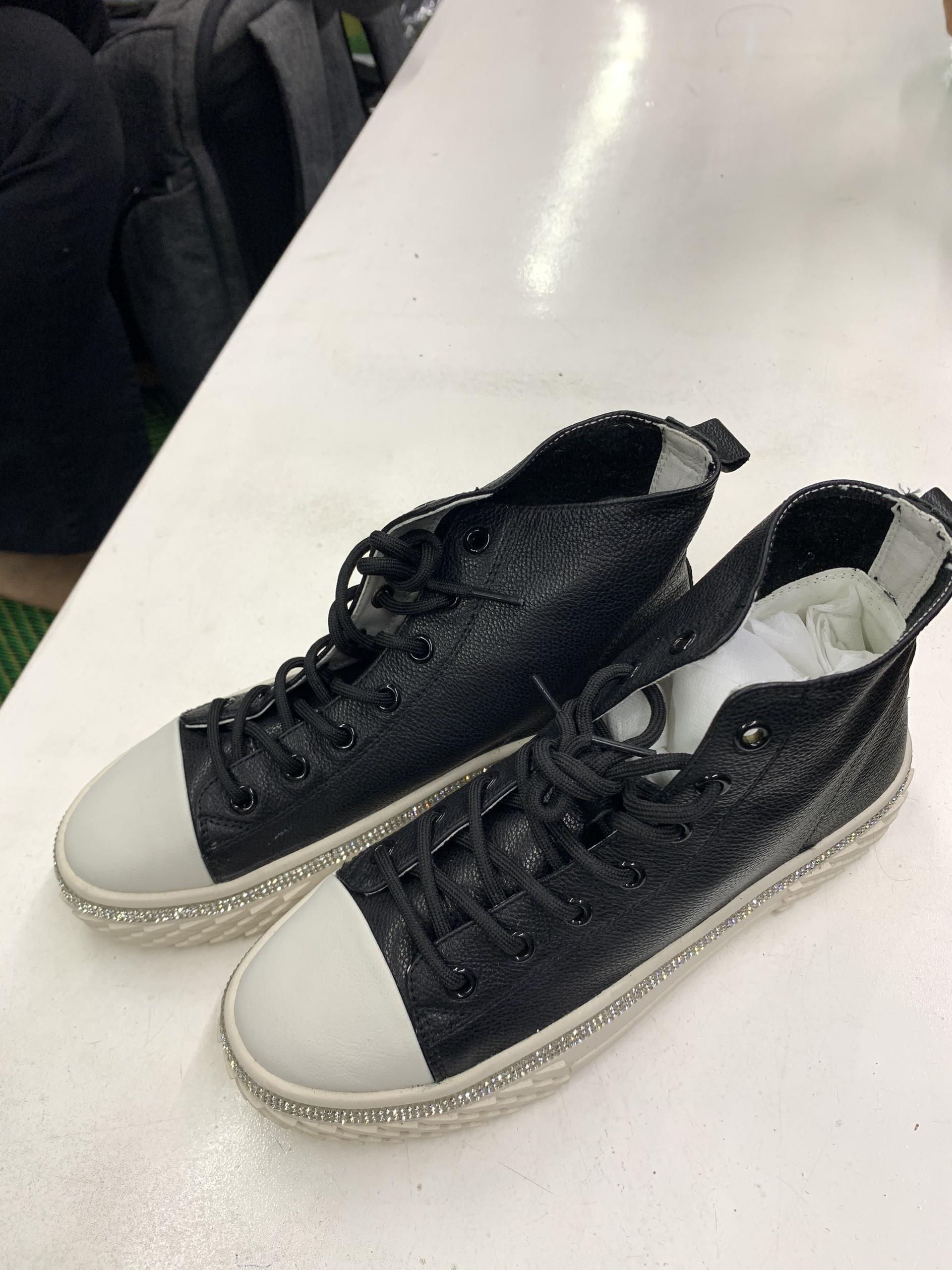 Giày sneaker nữ đính kim tuyến