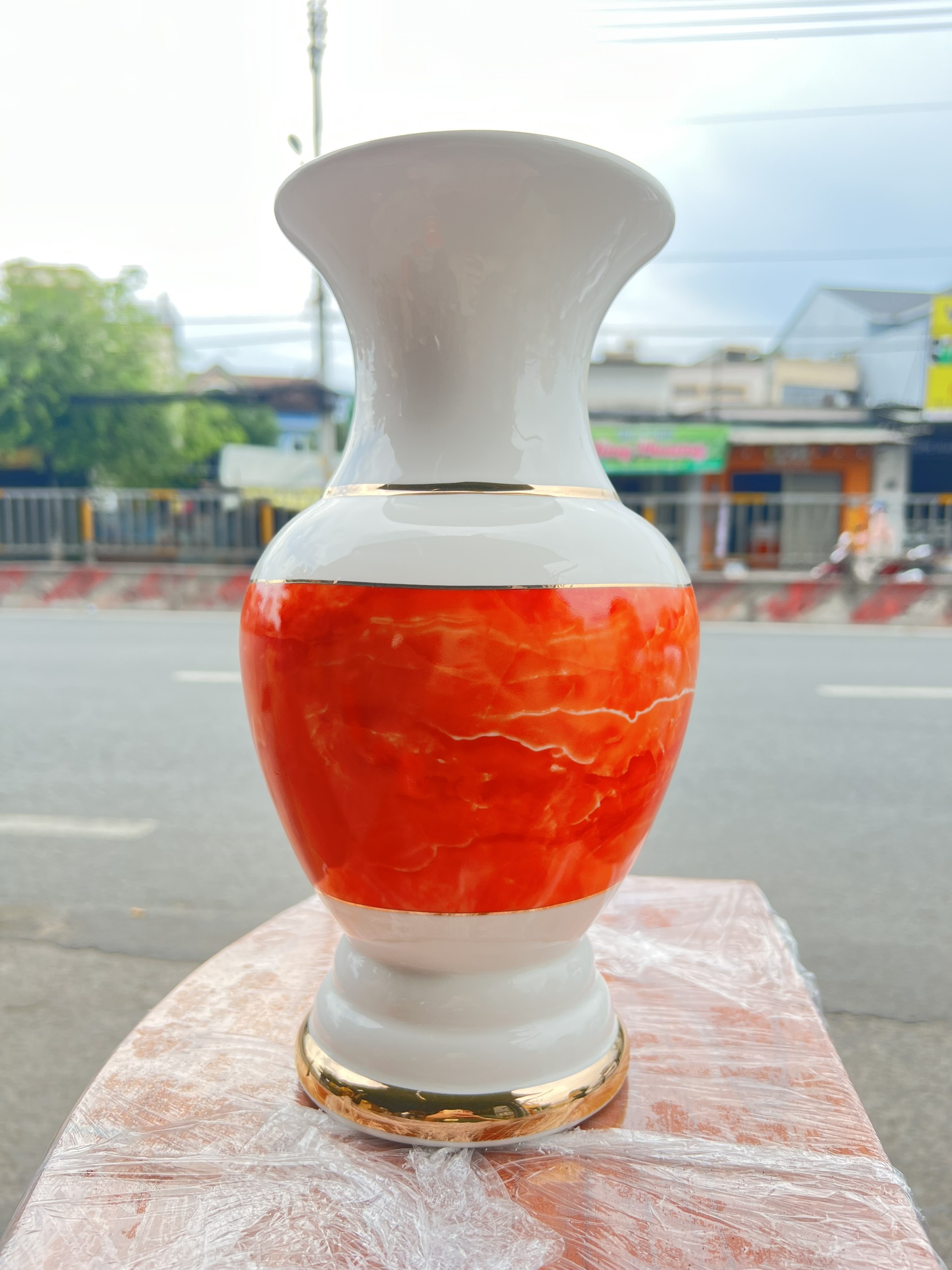 Bình hoa thờ cúng sứ họa tiết đá hoa cương Cao 30cm- Màu Đỏ