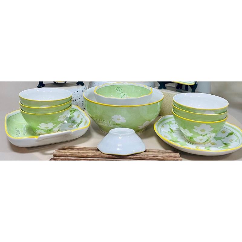 Set Bát đĩa 14 và 15 món, men sáng bóng, họa tiết đẹp mắt. Chất liệu gốm sứ cao cấp.