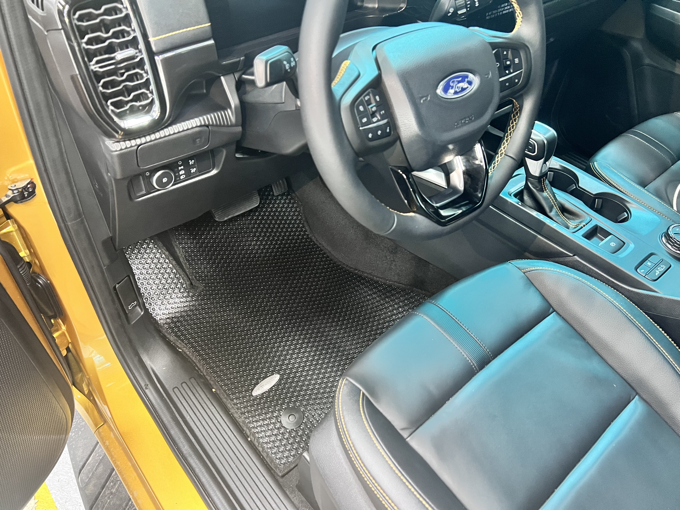 Thảm lót sàn ô tô KATA cho xe Ford Ranger 2023 - Khít với sàn xe, Chống trơn, Không mùi, Không ẩm mốc