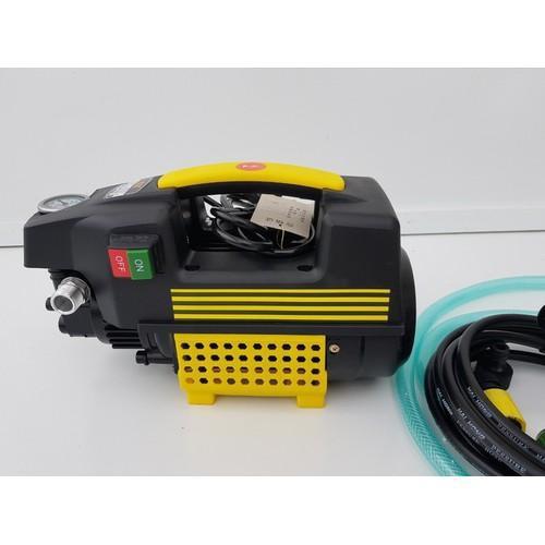 Máy rửa xe, Tưới cây, phun cho hoa. -Tắm súc vật. -Tẩy rửa rong rêu lâu năm làm ố bề mặt ngôi nhà.