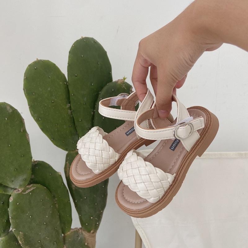 Sandal da mềm bé gái cài quai P'ti chou