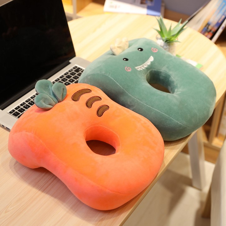Gối ngủ văn phòng cà rốt dâu tây