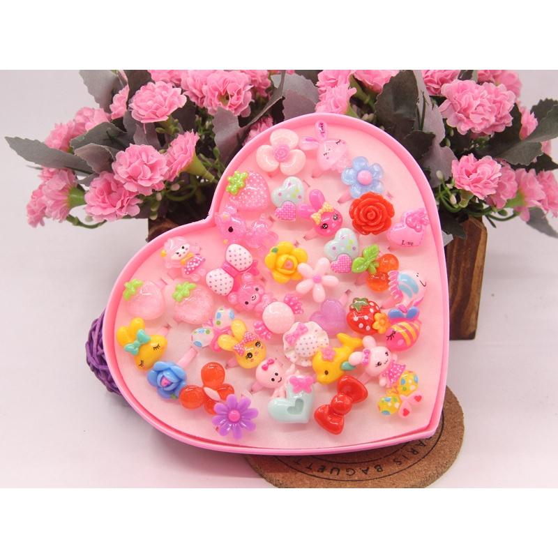 Hộp 36 Nhẫn Trái Tim Cho Bé Xinh Xắn H244