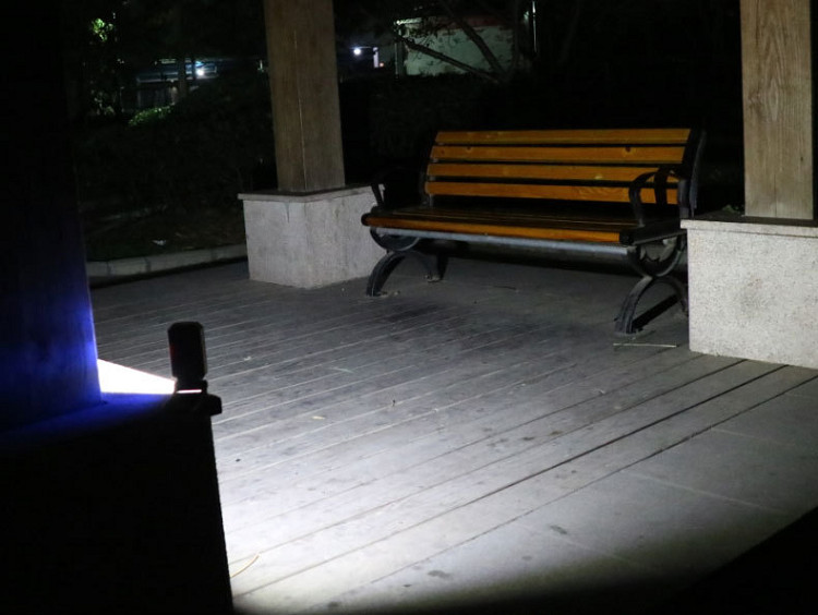 Đèn led đa năng sạc điện treo tường, bám trên bề mặt bằng sắt với 4 chế độ ánh sáng siêu chuyên dụng du lịch, cắm trại M560