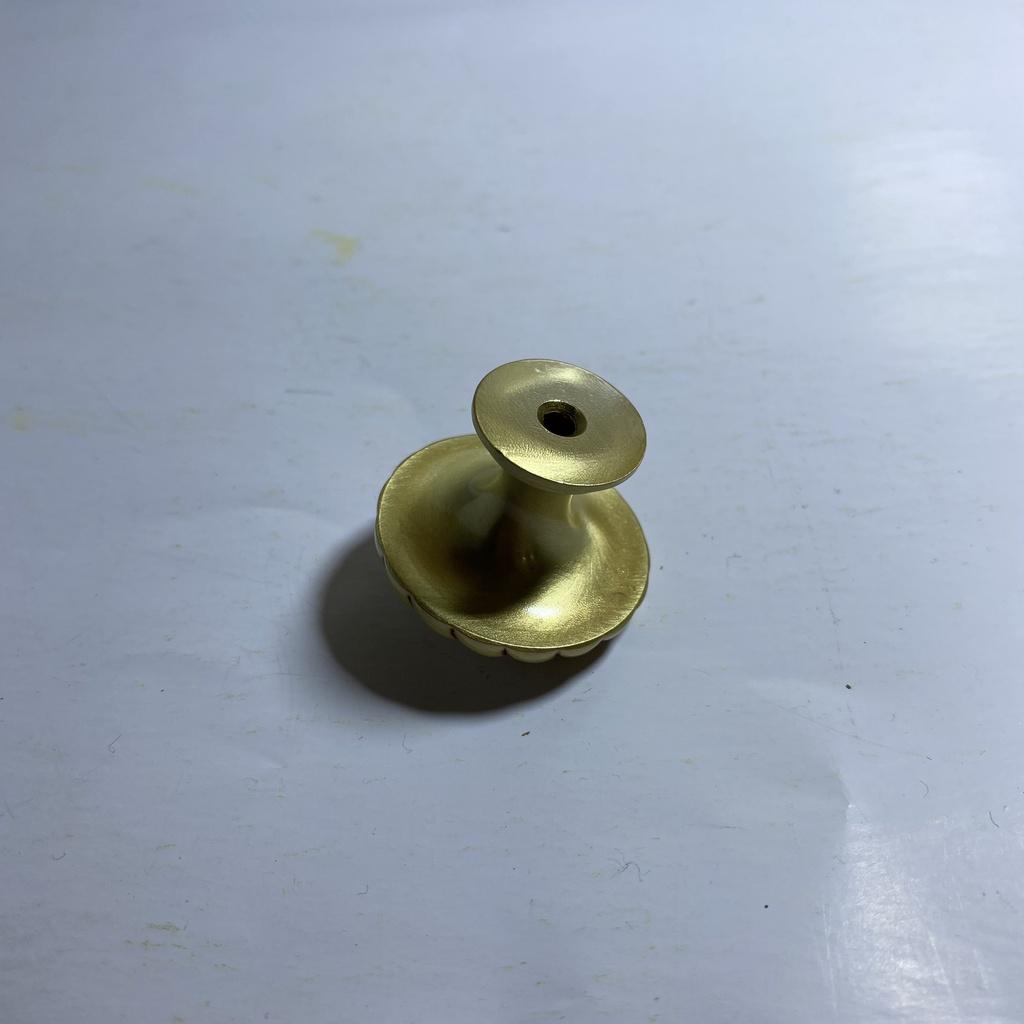 NÚM TỦ 007 MÀU VÀNG CHẤT LIỆU ĐỒNG