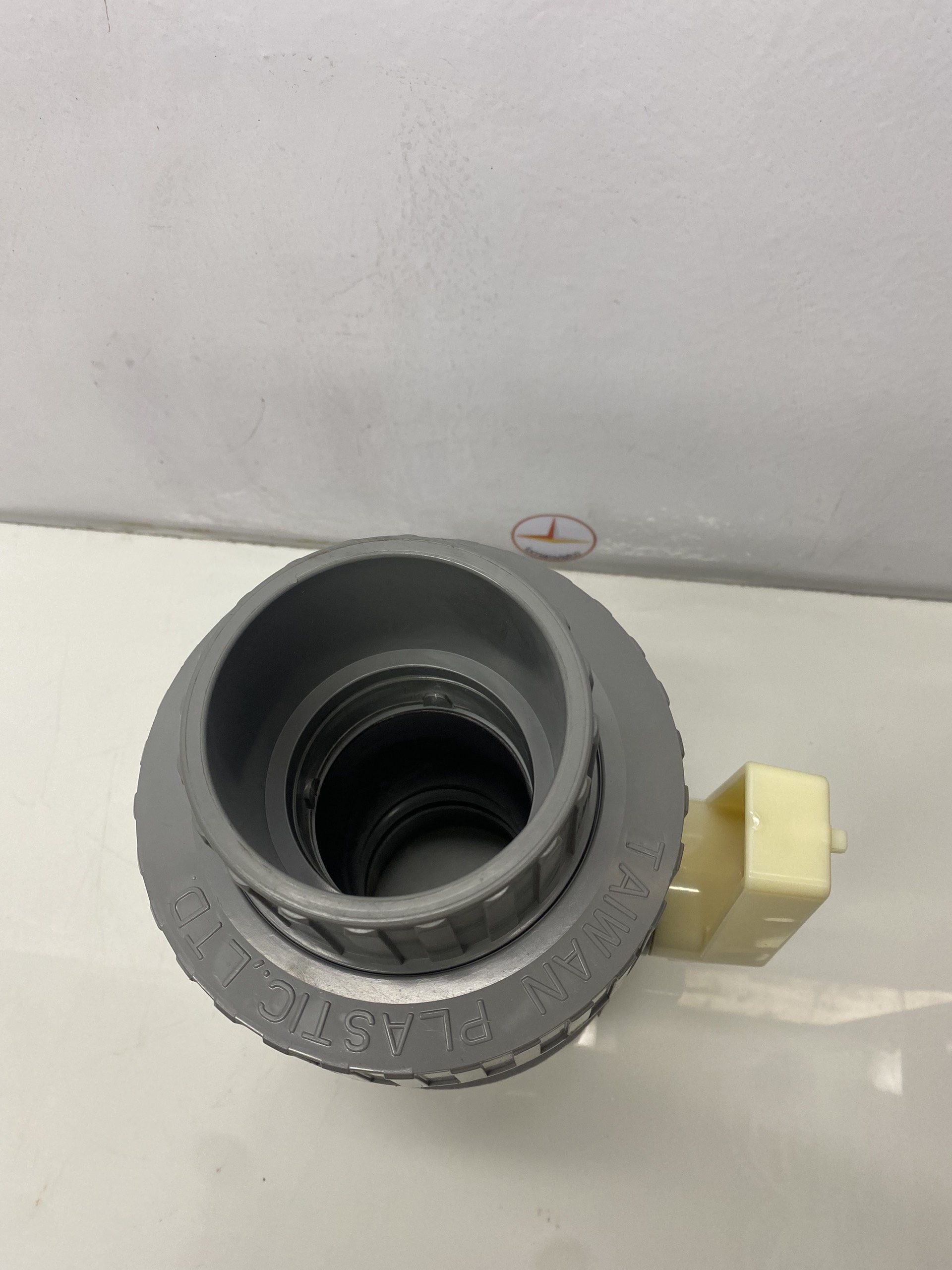 Van hai (2) đầu rắc co 90 nhựa PVC Jiarong _ UB030