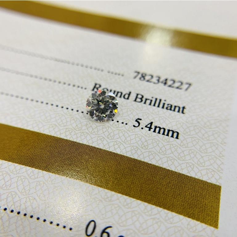Kim cương nhân tạo Mỹ Moissanite , giác cắt tròn chuẩn Kim cương