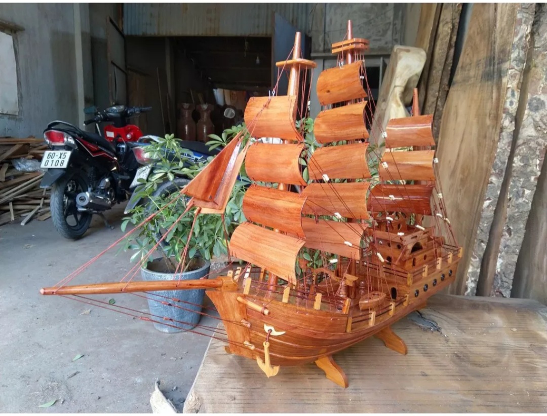 Thuyền gỗ gõ thuận buồm xuôi gió dài 40 cm