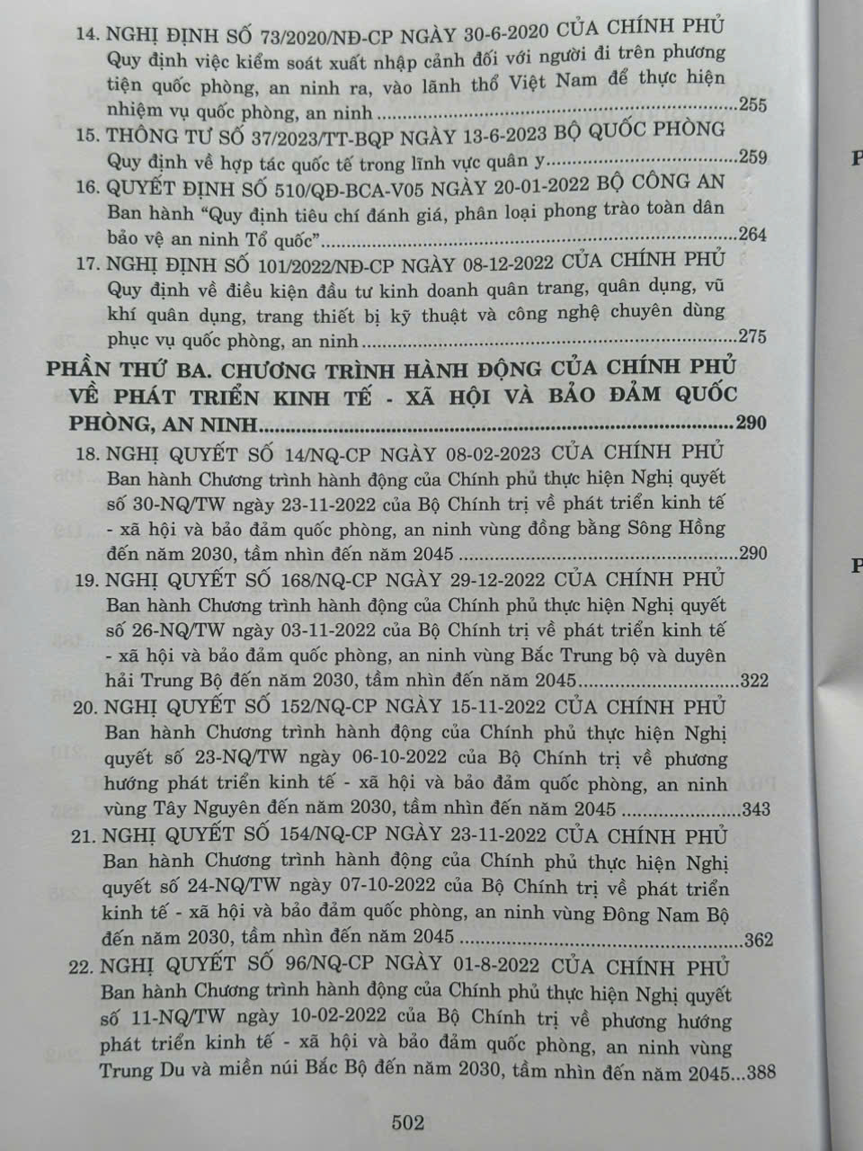 Sách Cẩm Nang Công Tác Quốc Phòng An Ninh Trong Tình Hình Mới Và Những Quy Định Pháp Luật Cần Biết (V2437A)