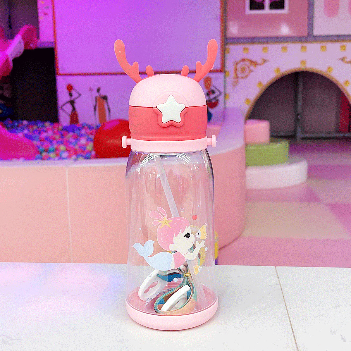 Bình Đựng Nước Sừng Hưu 600Ml Có Nút Bấm Kèm Dây Đeo