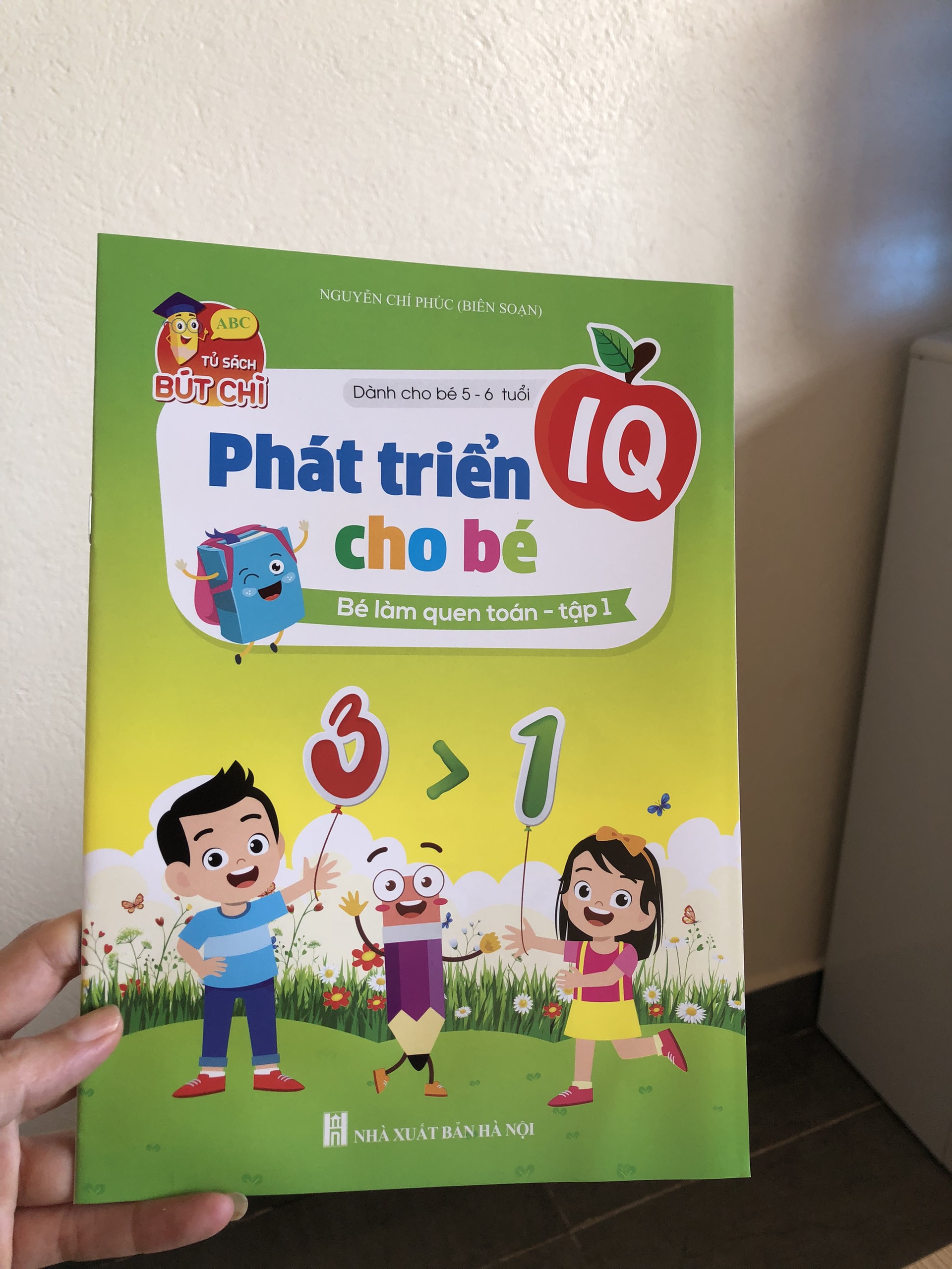 Bộ 8 Cuốn Phát Triển IQ Cho Bé Dành Cho Bé 5-6 Tuổi Bé tập so sánh