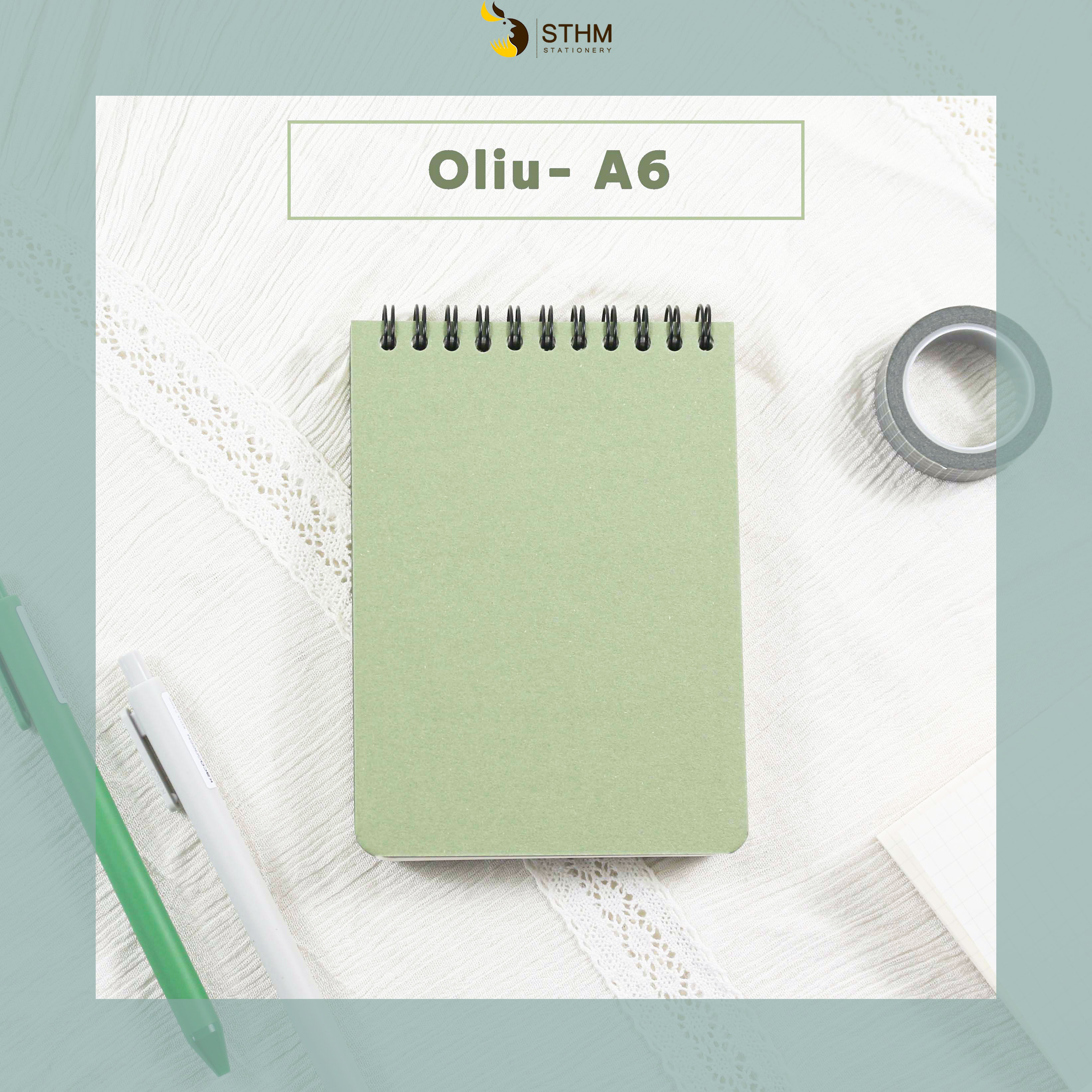 - Sổ bìa trơn A6 bìa dày 1mm - Ruột kem 100gsm - Gáy phía trên