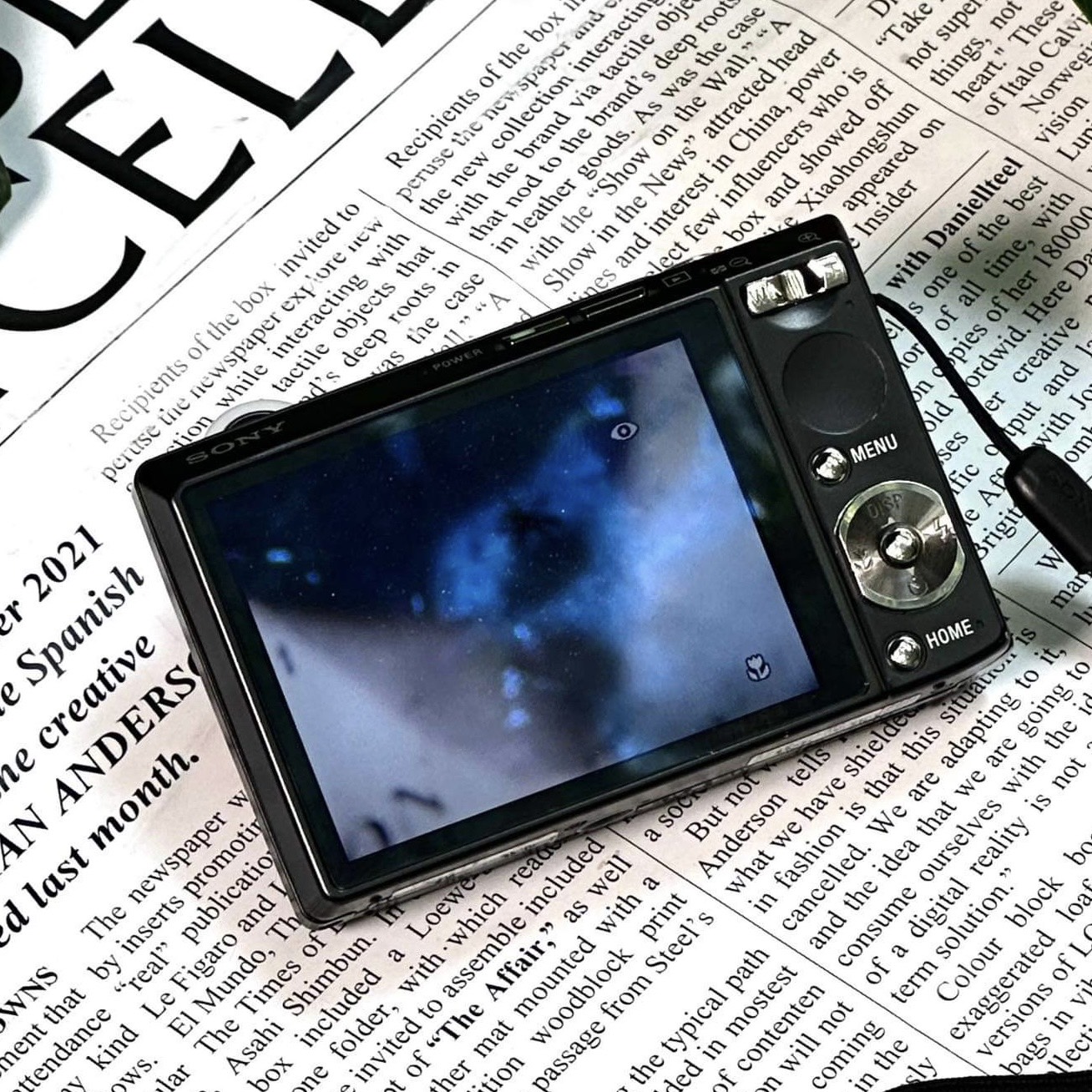 Máy ảnh kĩ thuật số DSC-T100