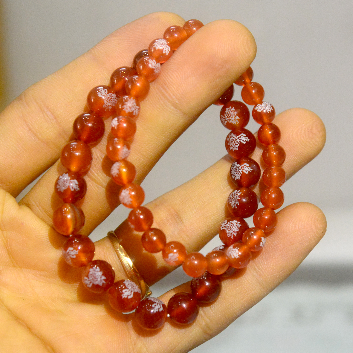 Vòng tay chuỗi đá mã não đỏ hoa sen trắng