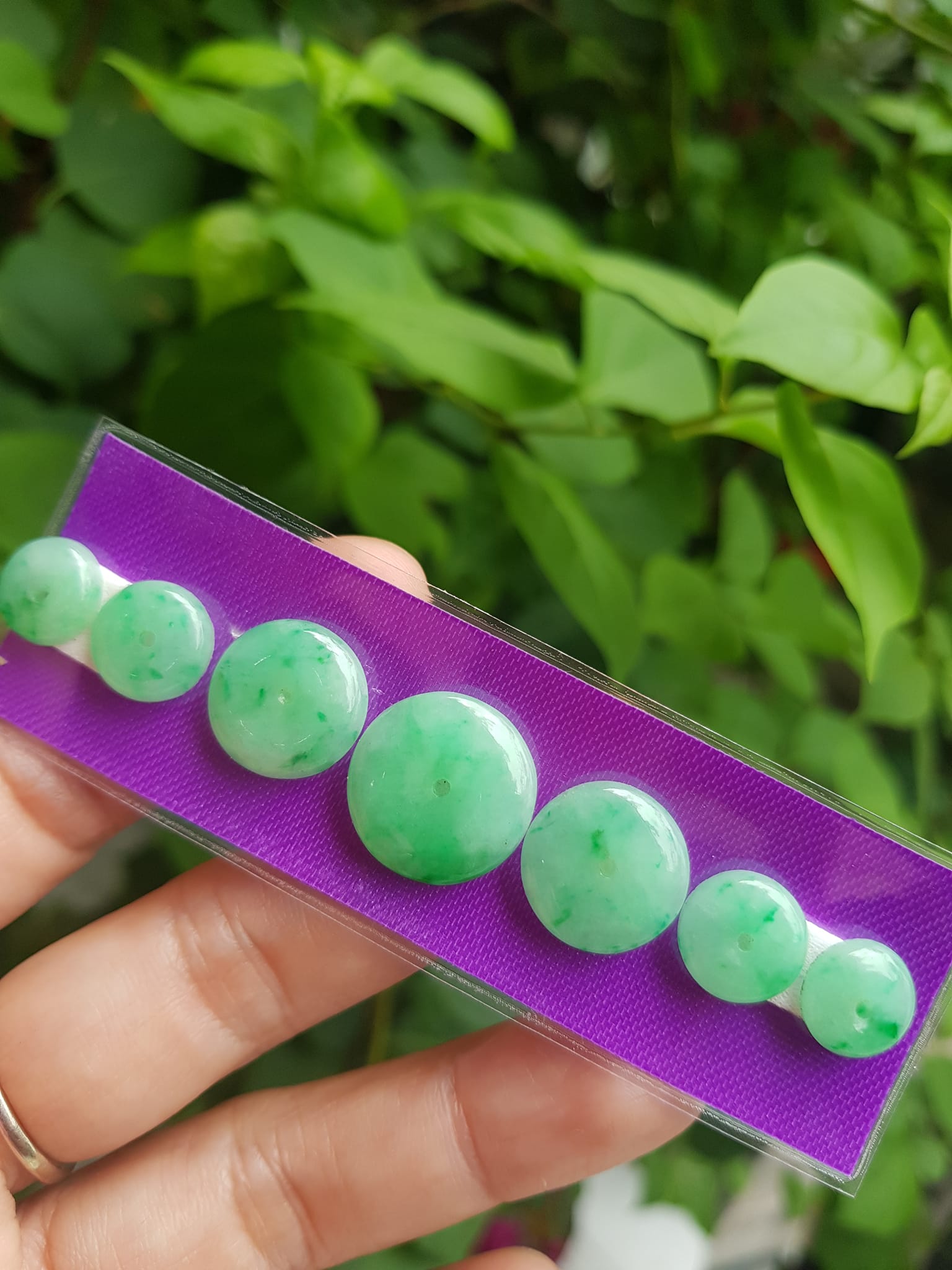 Bộ Trang Sức Lắc Tay Gồm Dãy 7 Đồng Tiền Xanh lớn nhỏ đều quá đẹp Chất liệu đá cẩm thạch tự nhiên mệnh mộc hỏa thủy Nữ bọc vàng làm lắc tay đeo rất đẹp tuyệt vời ạ