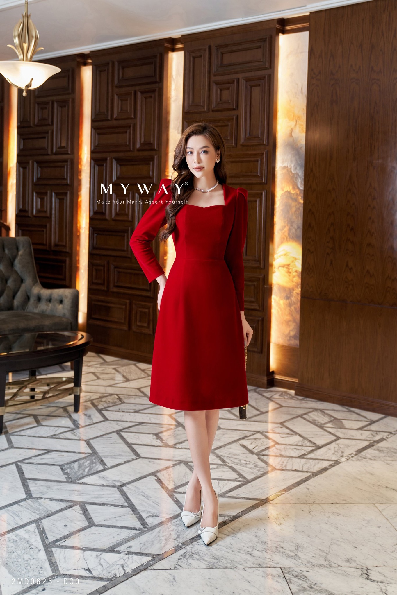 Đầm Nhung Đỏ Cổ Vuông Cách Điệu Dáng A Line Nhẹ Cao Cấp MY WAY 2MD0625 - DO0