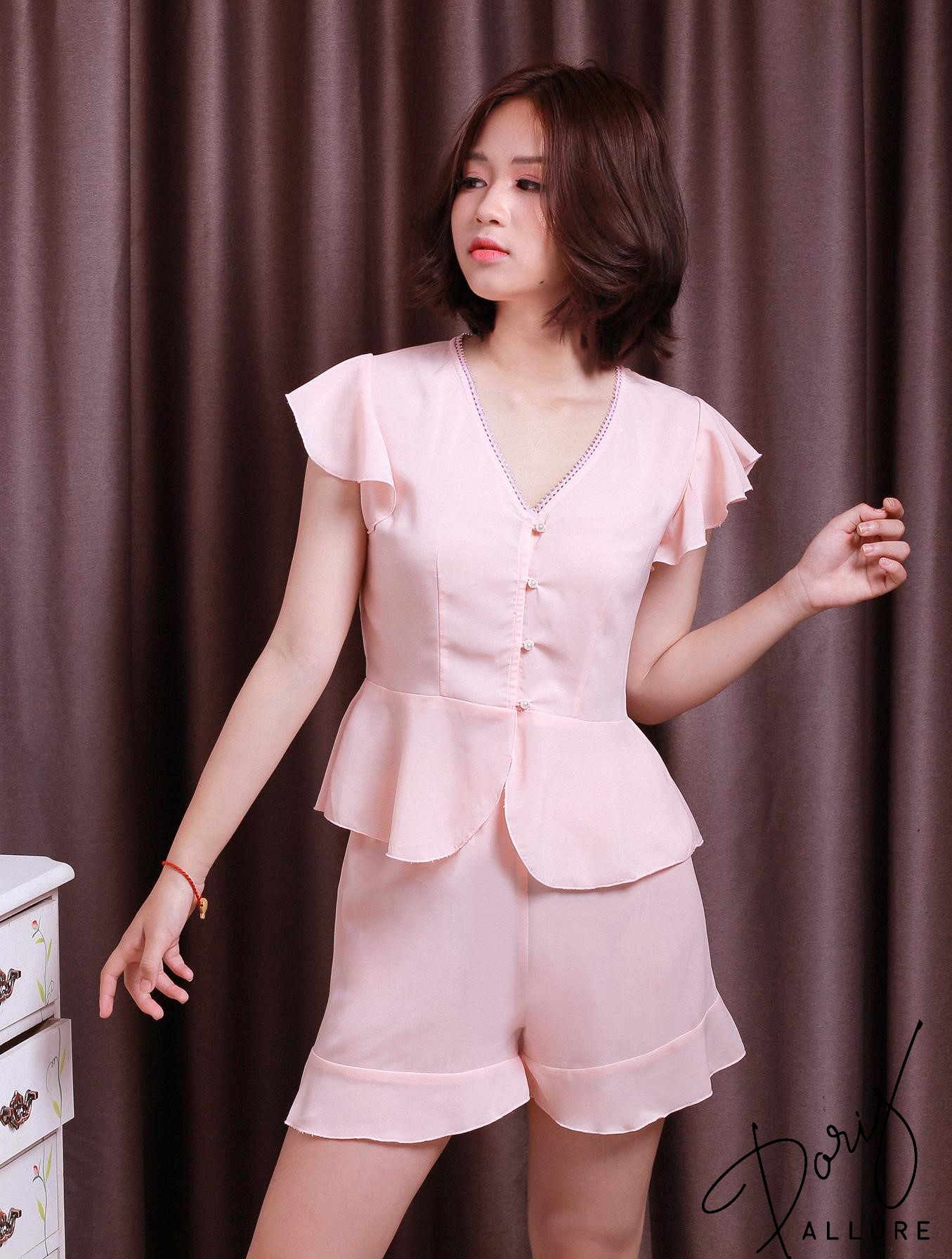 Bộ ngủ lụa nhẹ mát không nhăn không phai màu, thiết kế nhẹ nhàng Lyly Lorem BN101
