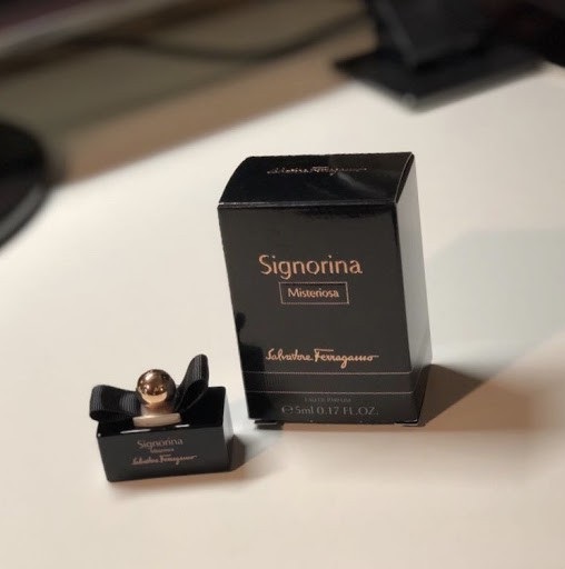 Nước hoa mini nữ Salvatore Ferragamo Signorina 5ml