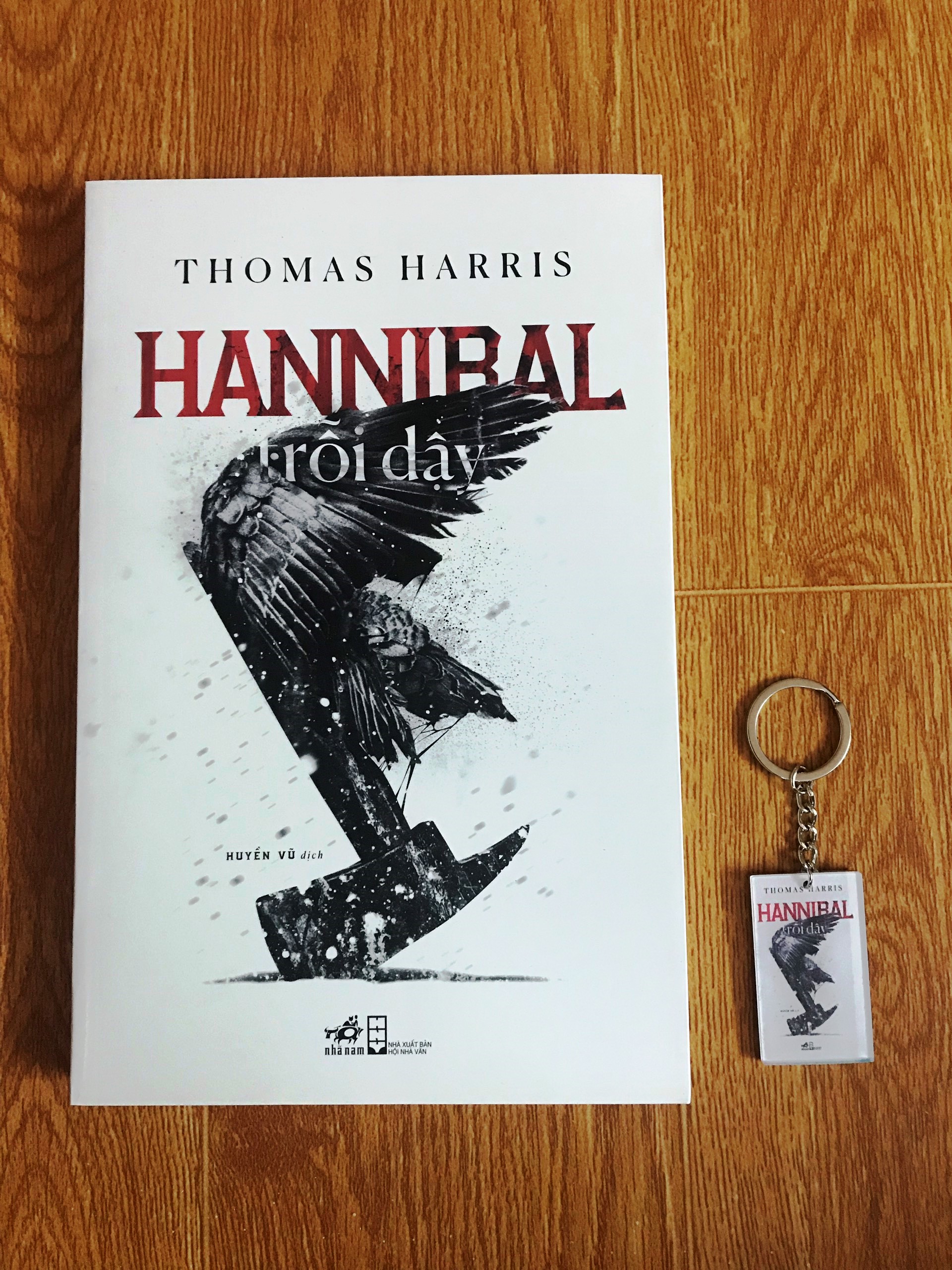 Combo Hannibal trỗi dậy + móc khoá bìa sách