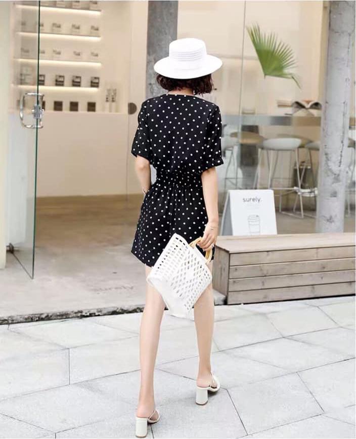 JUMPSUIT CHẤM BI NÚT XÉO