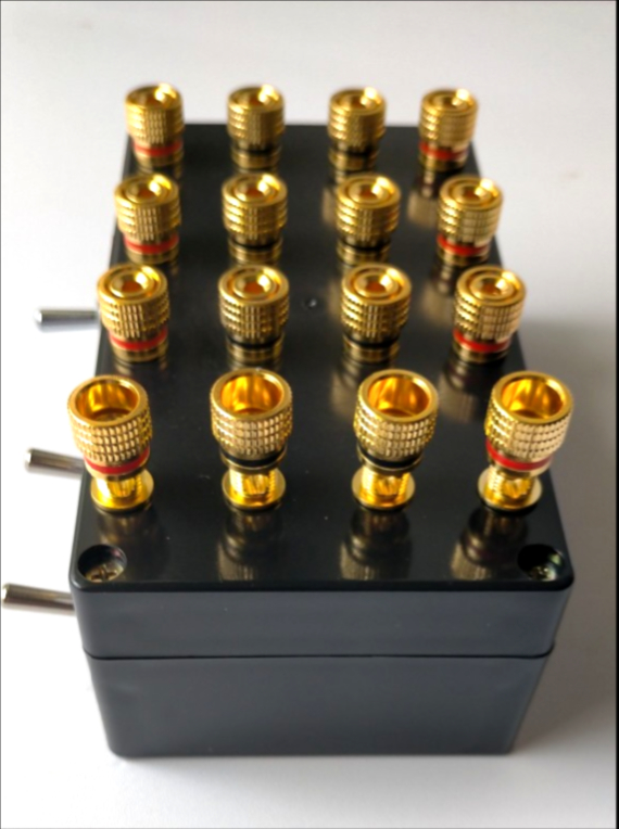 Hộp Chuyển 2 Ampli ra 2 Cặp Loa - Hộp chia Loa 2 cặp Loa dùng với 1 hoặc 2 ampli đều được.