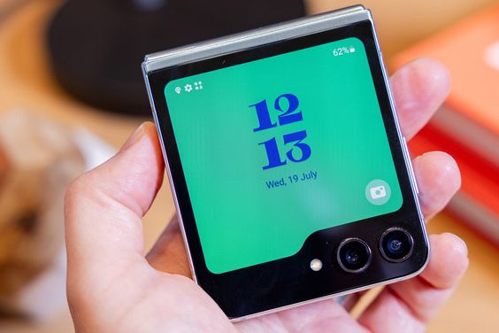 Màn hình Samsung Z Flip 6