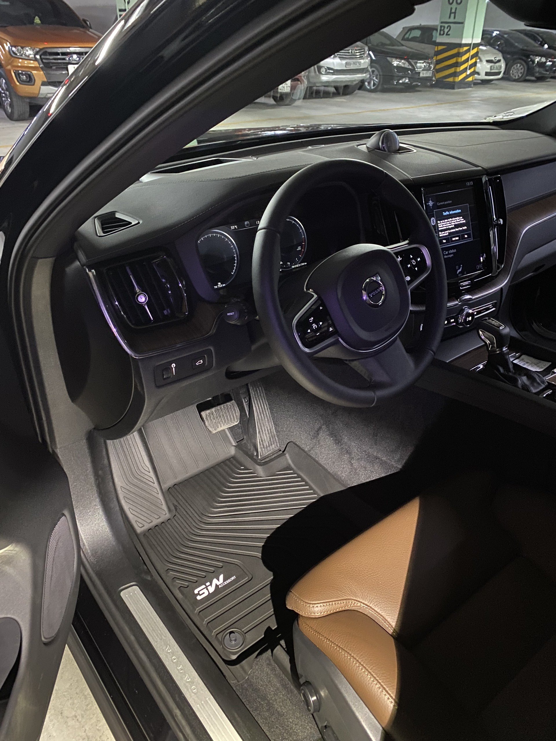 Thảm lót sàn xe ô tô Volvo XC60 2017- đến nay Nhãn hiệu Macsim 3W chất liệu nhựa TPE đúc khuôn cao cấp - màu đen