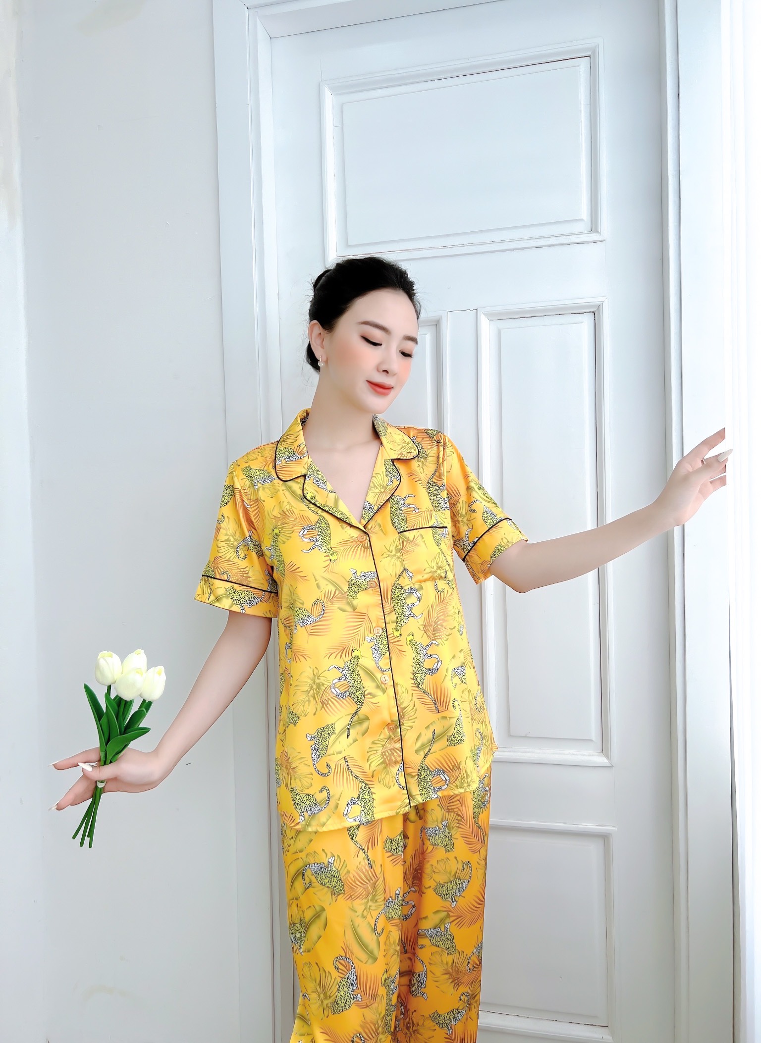 Hình ảnh Đồ Bộ Pyjama, Đồ mặc nhà nữ Lụa Pháp cao cấp, mềm mịn, thoáng mát - HW1003 - RELAX