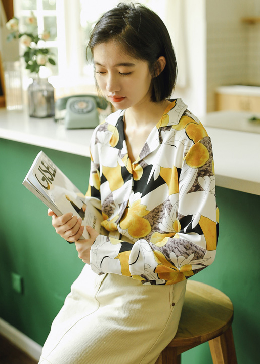 Áo sơ mi nữ cổ 2 ve form rộng họa tiết hoa vàng, thời trang phong cách Hàn Quốc