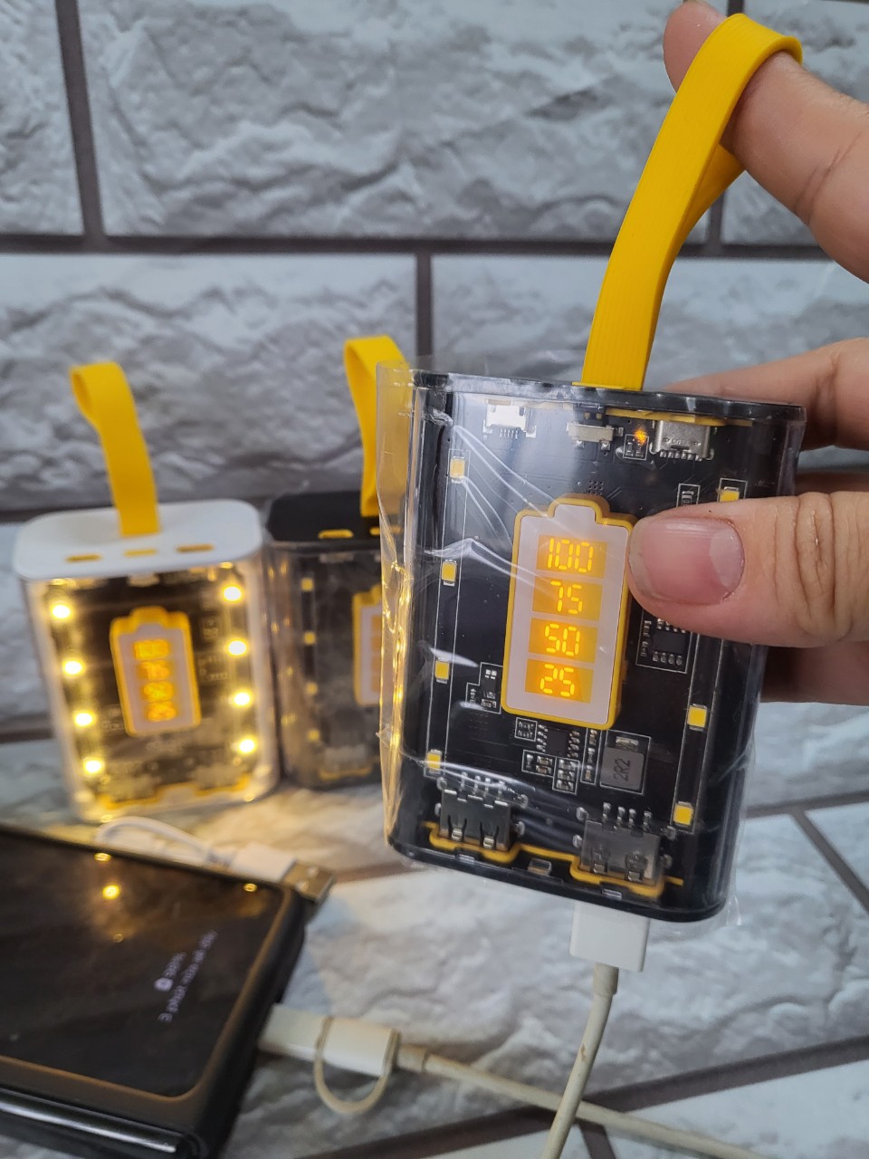 Pin Sạc Dự Phòng Trong Suốt LINRUI LR003 10000mAh Hình Pin, Đèn LED 3 Mức Sáng - Hàng Chính Hãng