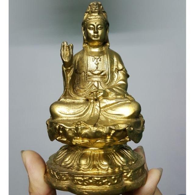 Tượng phật Tổ như lai bằng đồng để trên ô tô, Tượng quan âm bồ tát bằng đồng.