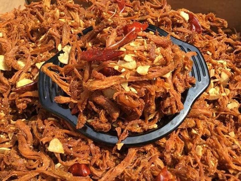 Khô heo cháy tỏi /Thượng hạng /Đồ ăn vặt VƯỜN XANH SẠCH /HỦ 200GRAM/loại ngon
