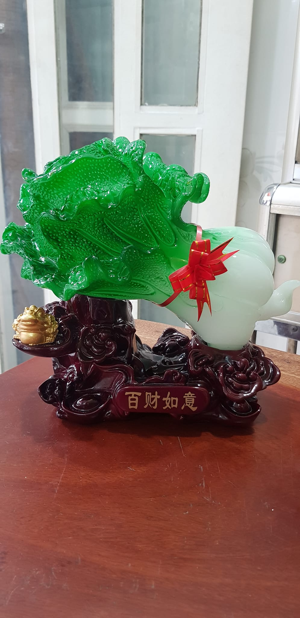 Tượng Bắp Cải Cóc Vàng Phong Thuỷ Tài Lộc đế gỗ thỏi vàng Size trung Ngang 25cm x Cao 21cm x Sâu 11cm Công dụng trưng bắp cải tượng trưng cho của cải cóc giữ ngậm tiền trưng bàn làm việc, nhà, công ty, quà biếu tặng ý nghĩa ạ