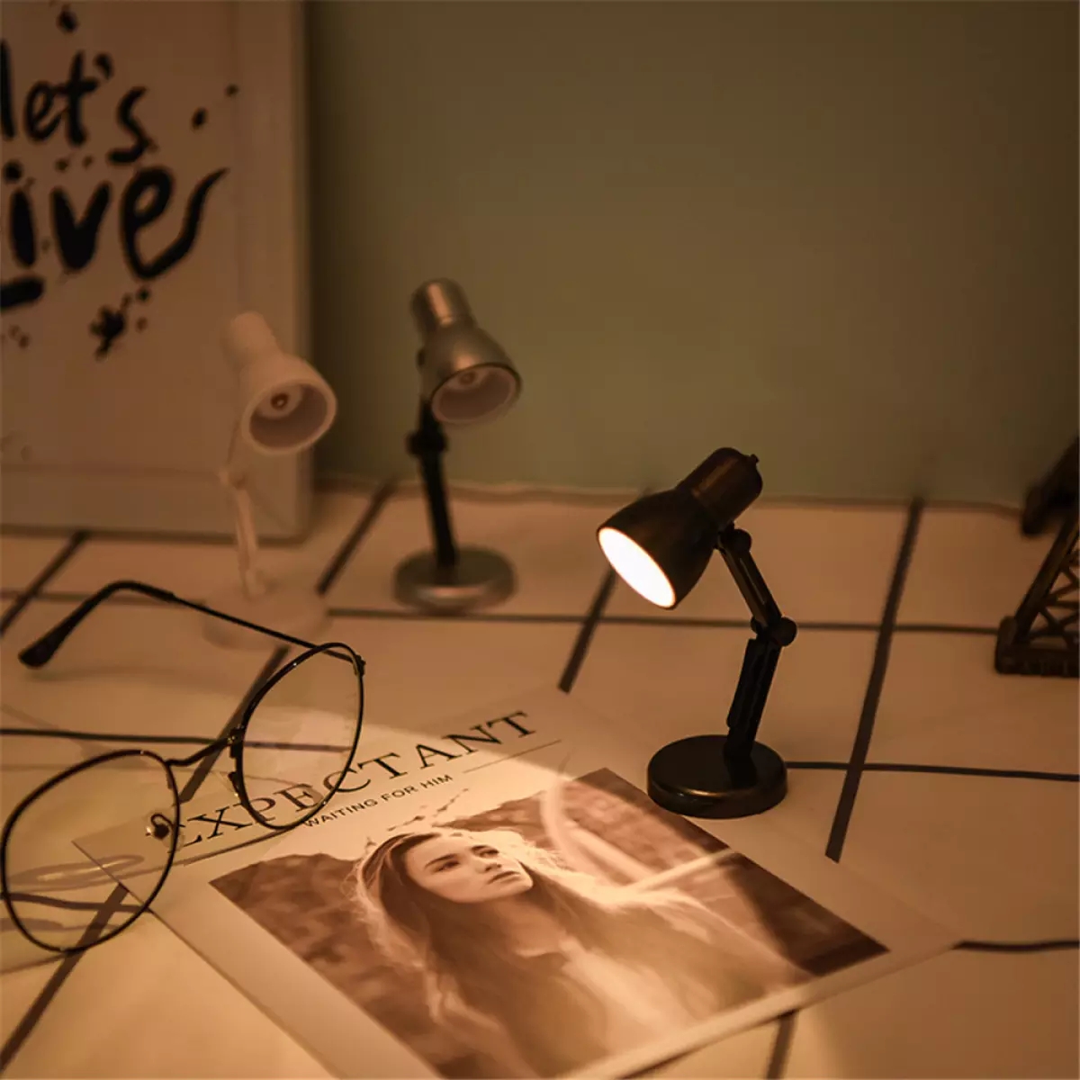 Đèn đọc sách gấp gọn đa năng sáng tạo đèn kẹp mini chất lượng cao đèn LED để bàn Decore trang trí (Màu ngẫu nhiên)
