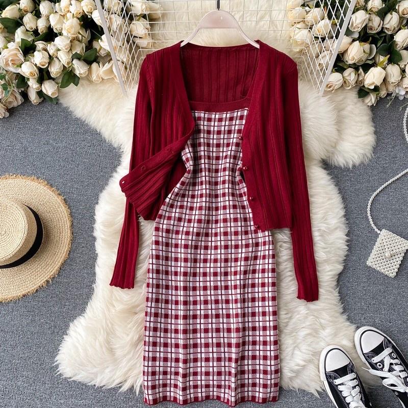 Sét trang phục áo cardigan và váy len caro