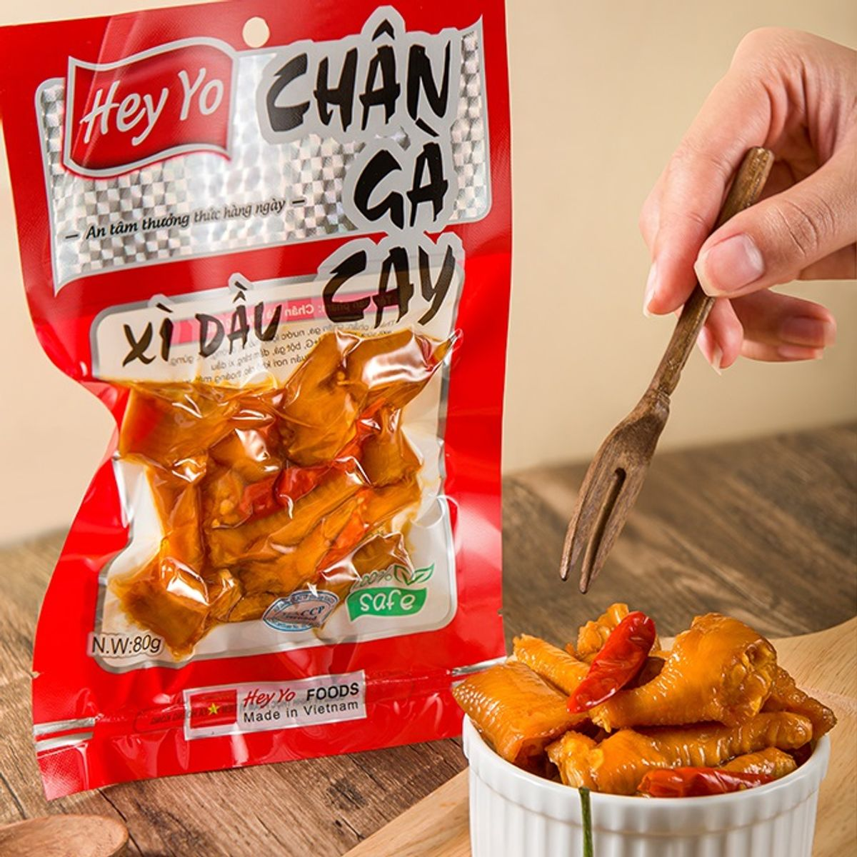 Chân gà cay vị xì dầu Hey Yo (80g)