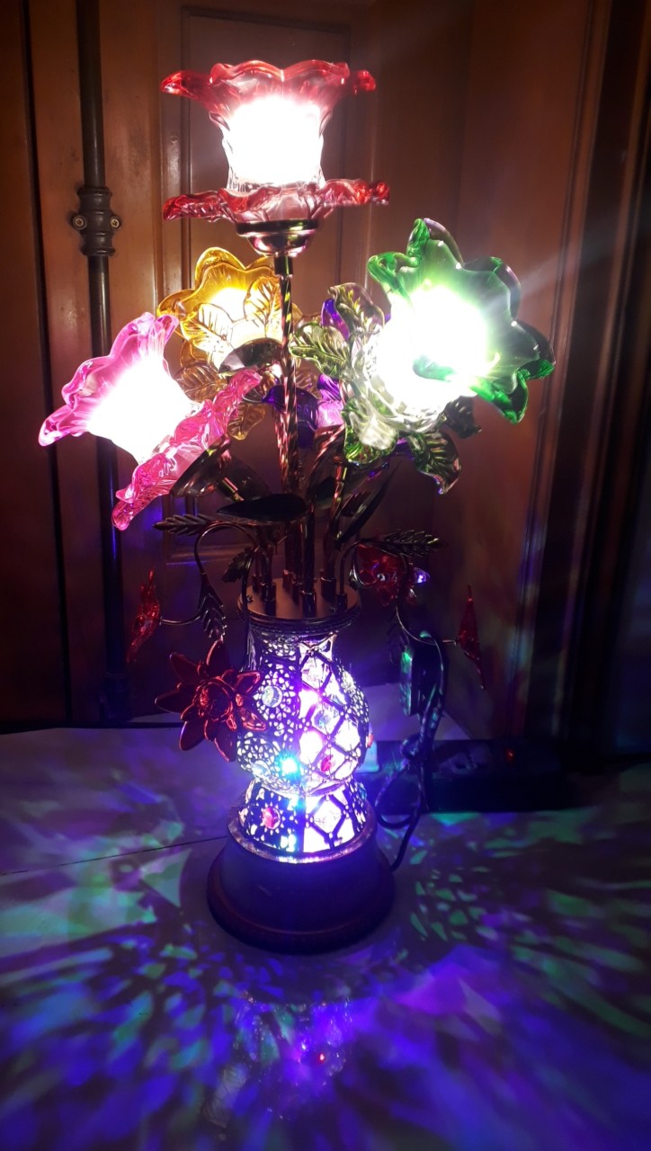 Cặp đèn thờ cúng hoa tu típ cánh thuỷ tinh đỏ bóng led, đèn chùm 5 bông tiết kiệm điện Cao 48cm đường kính đế 12 cm, đường kính hoa 17 cm