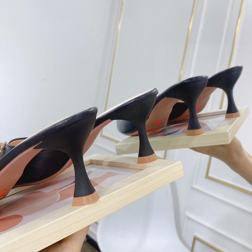 SỤC NỮ MŨI NHỌN PHỐI NƠ ĐÁ