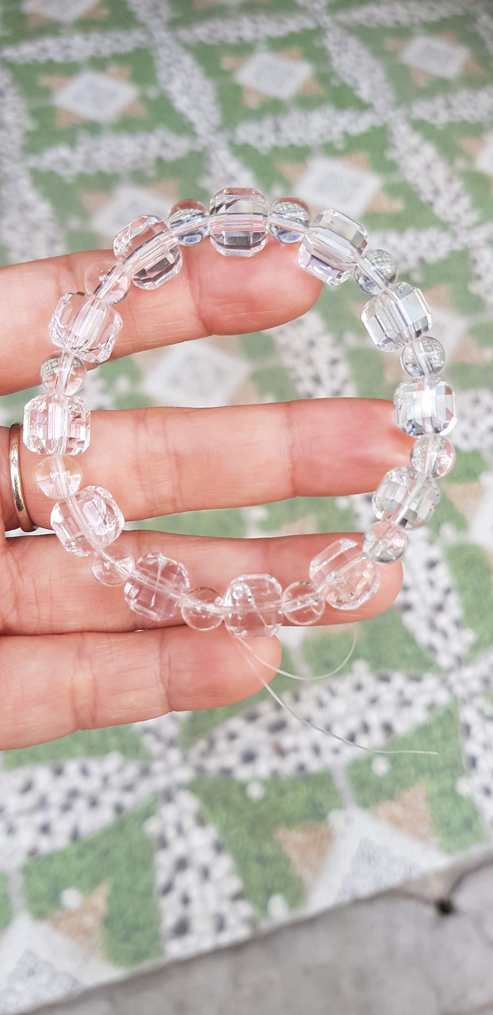 Vòng tay phong thuỷ nữ đá thạch anh trắng trong tự nhiên kiểu vuông giác tròn Size hạt vuông 10mm hạt tròn nhỏ 6mm Nữ mệnh kim mệnh Thủy đeo hợp may mắn tốt sức khoẻ công việc ạ