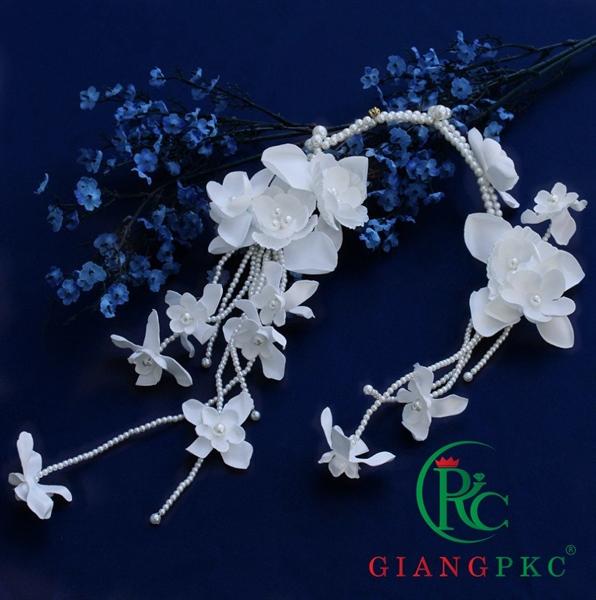 Cài tóc cô dâu hoa trắng dây hạt trai 9-2022 Giangpkc