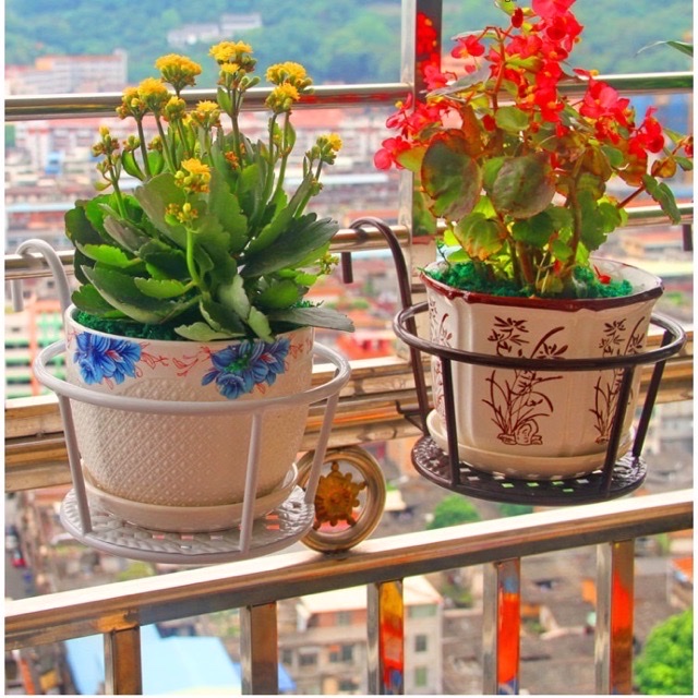 Set 2 giỏ sắt treo chậu cây , kệ để chậu hoa , cây cảnh , có móc treo ngoài ban công xinh xắn tiện lợi