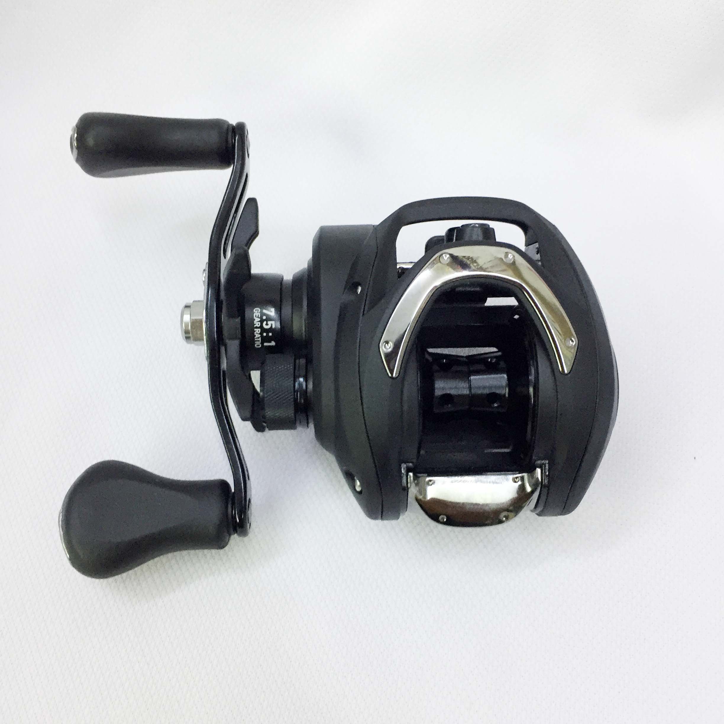 Máy câu cá Daiwa CC80HSL (Máy tay trái)