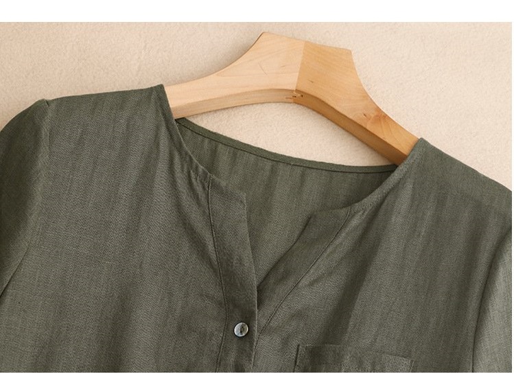 Đầm linen dáng suông cổ V cách điệu, có dây rút bo eo thời trang trẻ trung màu Xanh Rêu D218