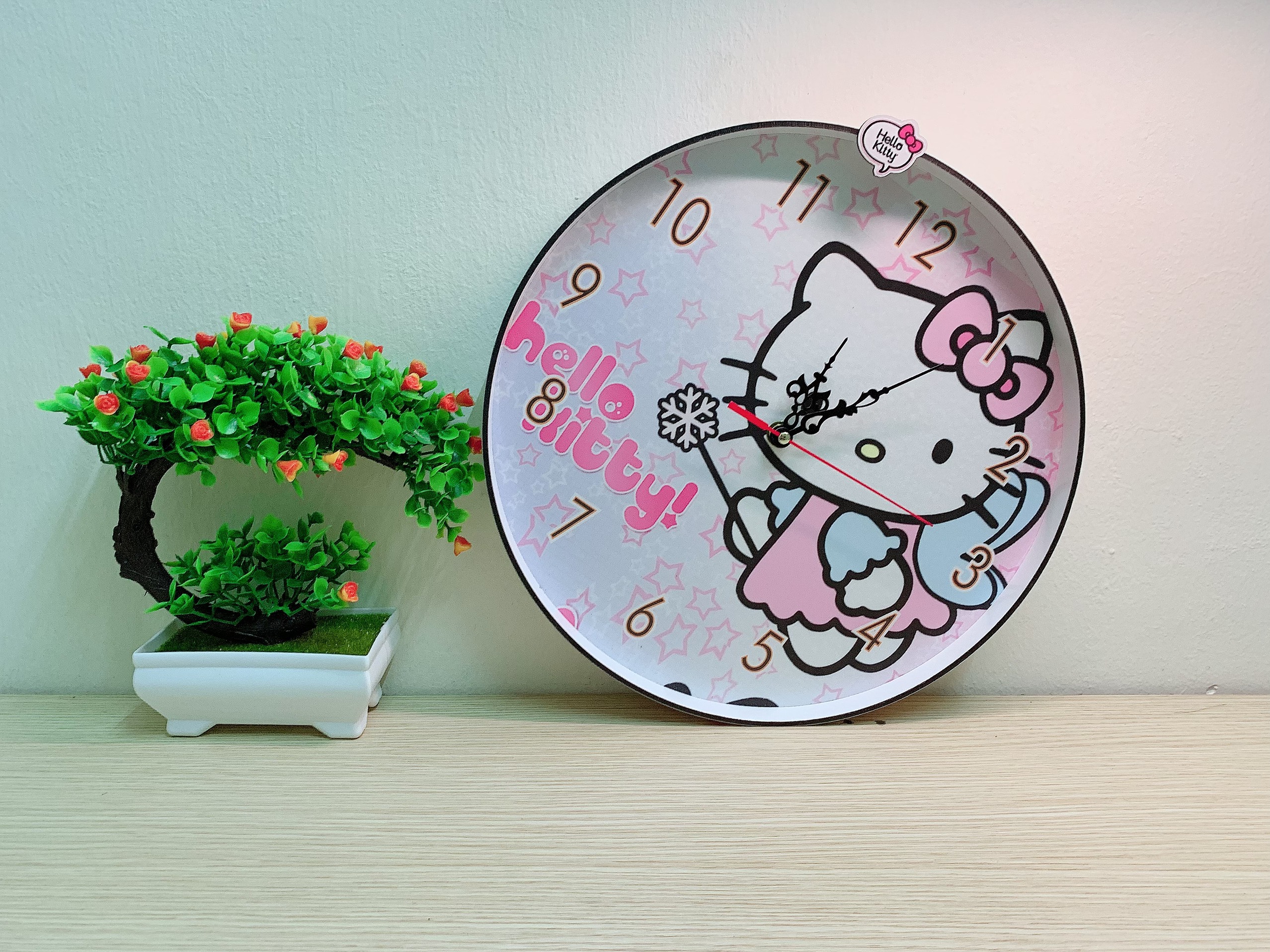 Đồng hồ trang trí treo tường độc đáo HELLO KITTY hồng phấn , kim trôi, không gây tiếng ồn, sản xuất thủ công