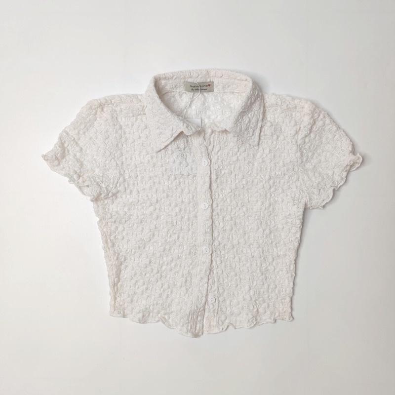 Áo sơ mi croptop tay ngắn vải ren hoa - by Whattowear